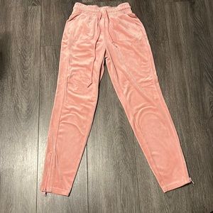 PINK velour joggers🌷